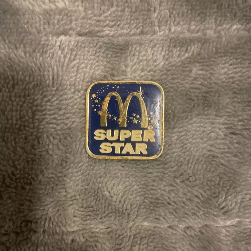 VINTAGE MCDONALD'S SUPER STAR EMPLOYEE HAT PIN